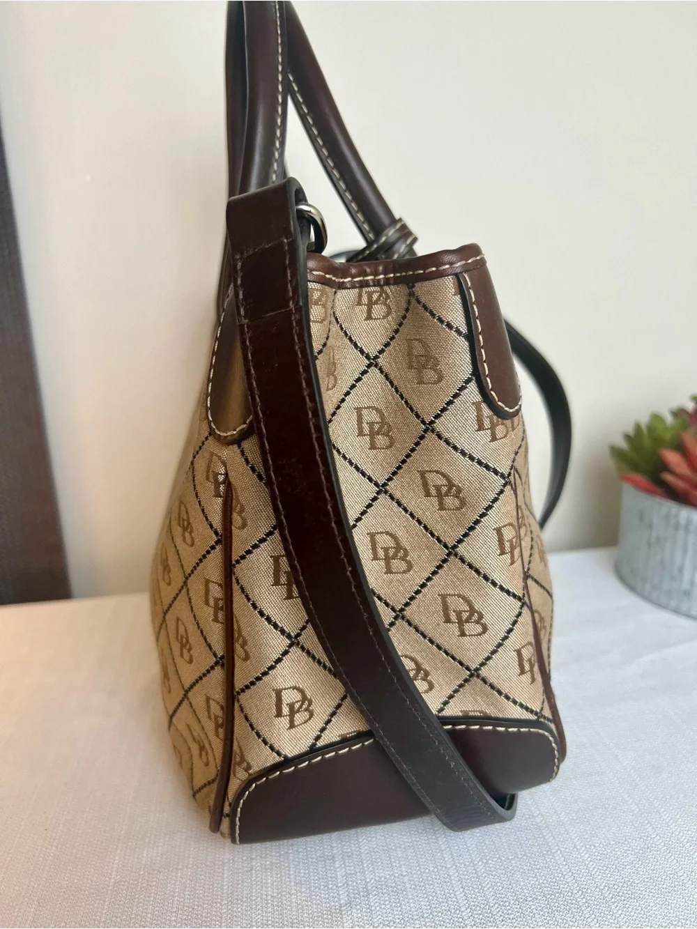 Dooney & Bourke structured dooney